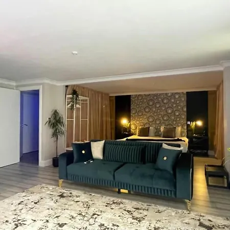 The Exclusive Jacuzzi Apartment *